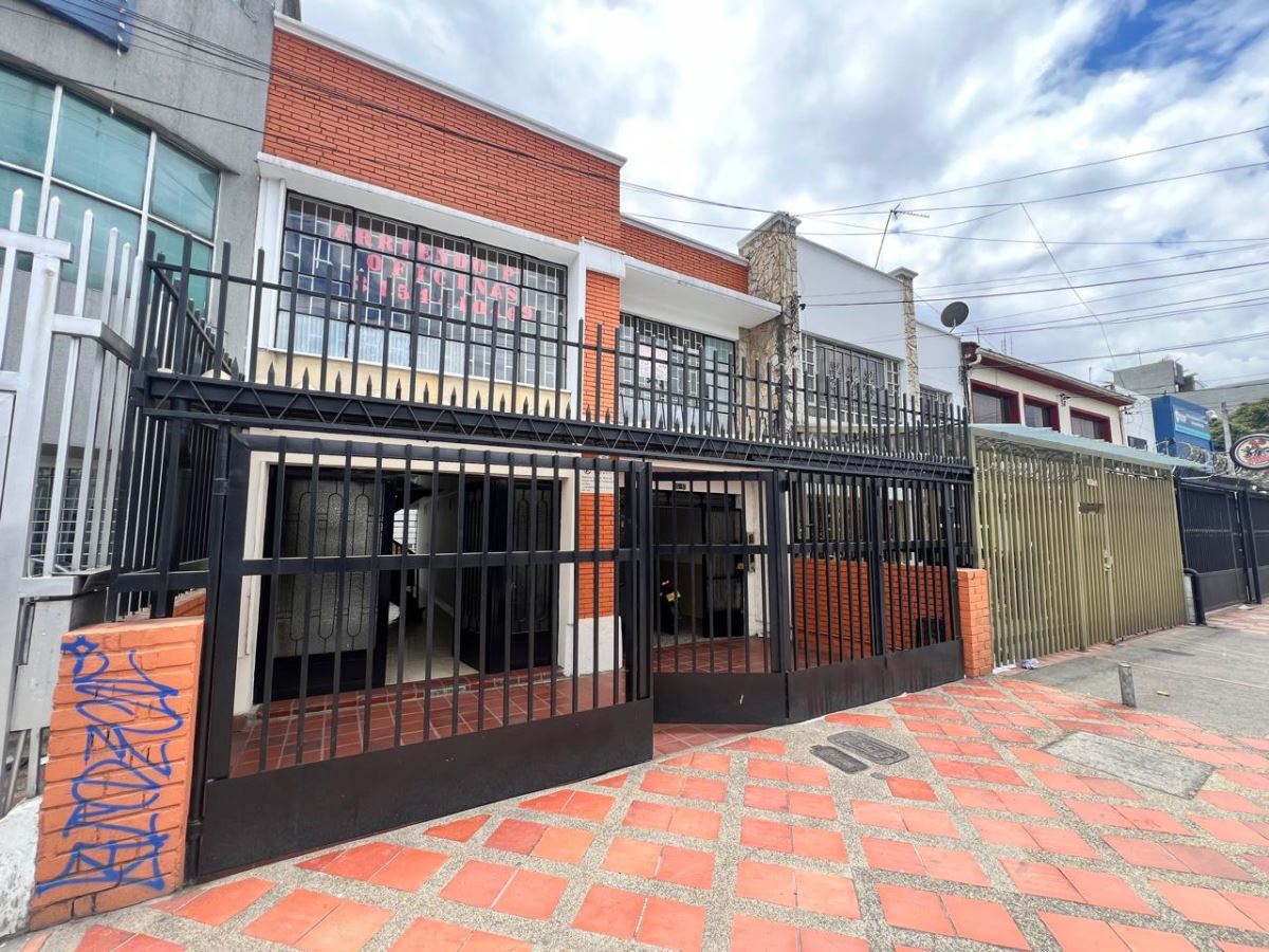 Casa en Arriendo - Bogota, CEDRITOS 3830