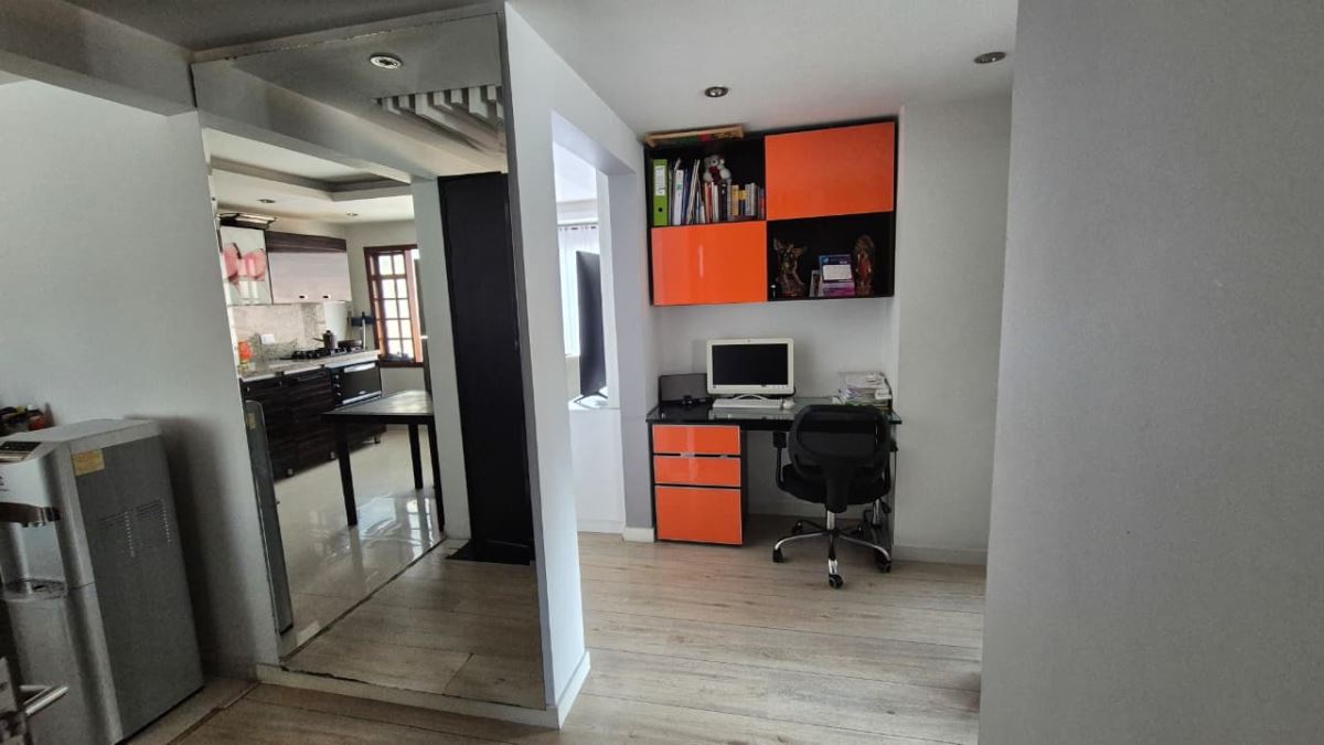Casa en Arriendo - Bogota, LOS CEDROS 5899