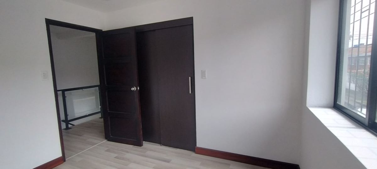 Casa en Venta - Bogota, POPULAR MODELO 4098