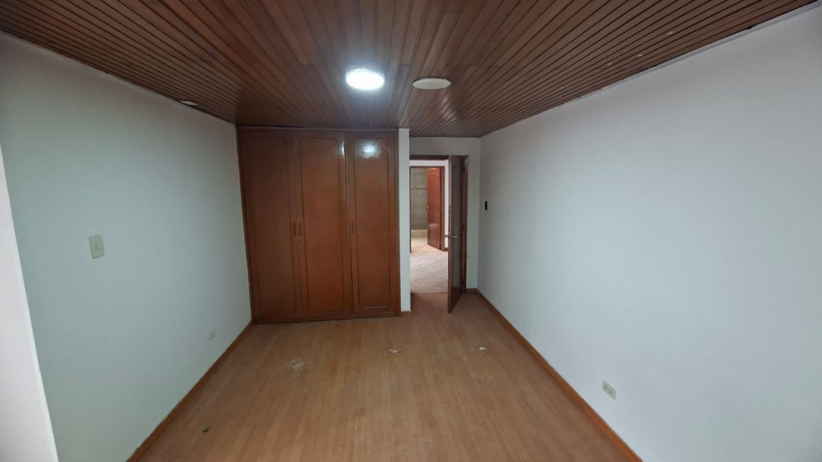 Casa en Arriendo - Bogota, SANTA PAULA 5180