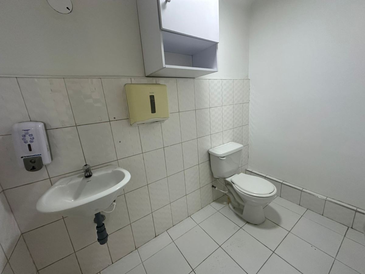 Local en Arriendo - Bogota, QUINTA PAREDES 4684