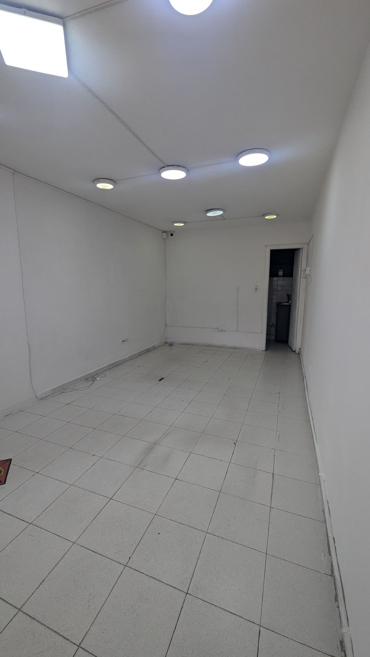 Local en Arriendo - Bogota, LAGO GAITÁN 4421