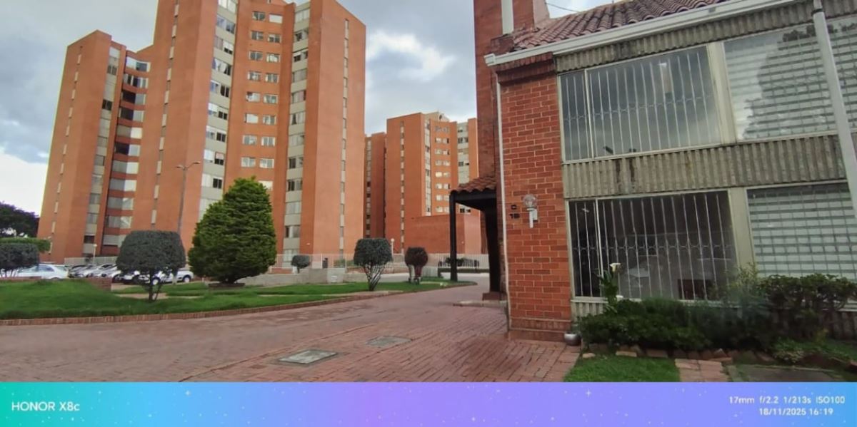 Casa en Venta - Bogota, NORMANDÍA 3806