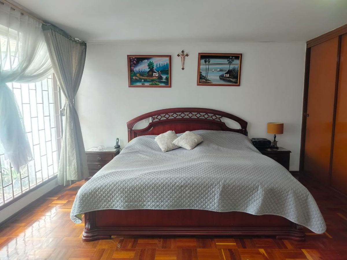 Casa en Venta - Bogota, NUEVA AUTOPISTA 4720