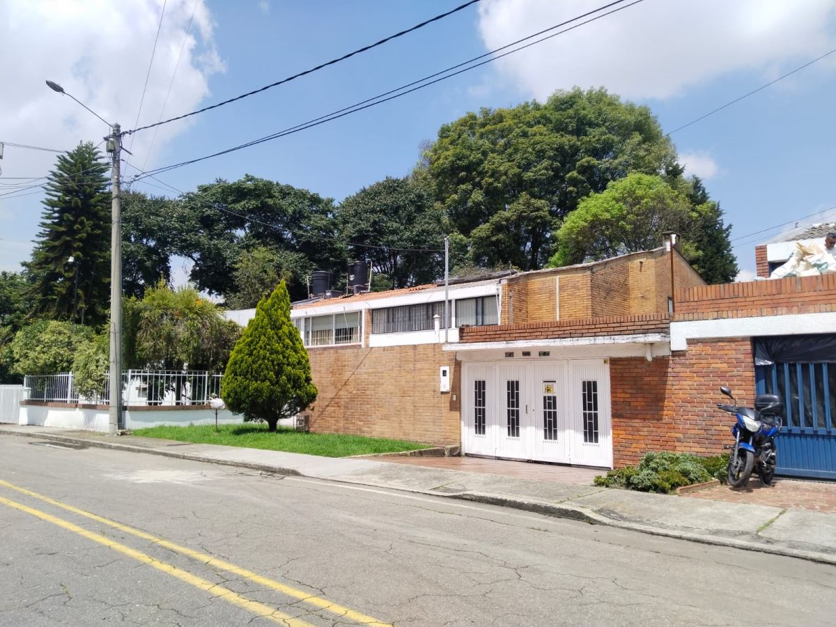 Casa en Venta - Bogota, NORMANDÍA 1498