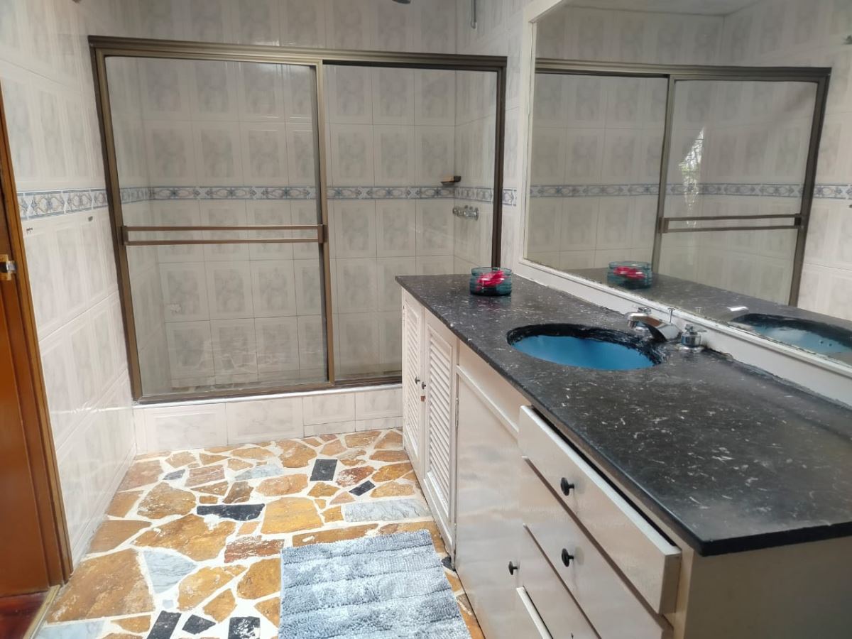 Casa en Venta - Bogota, NUEVA AUTOPISTA 4720