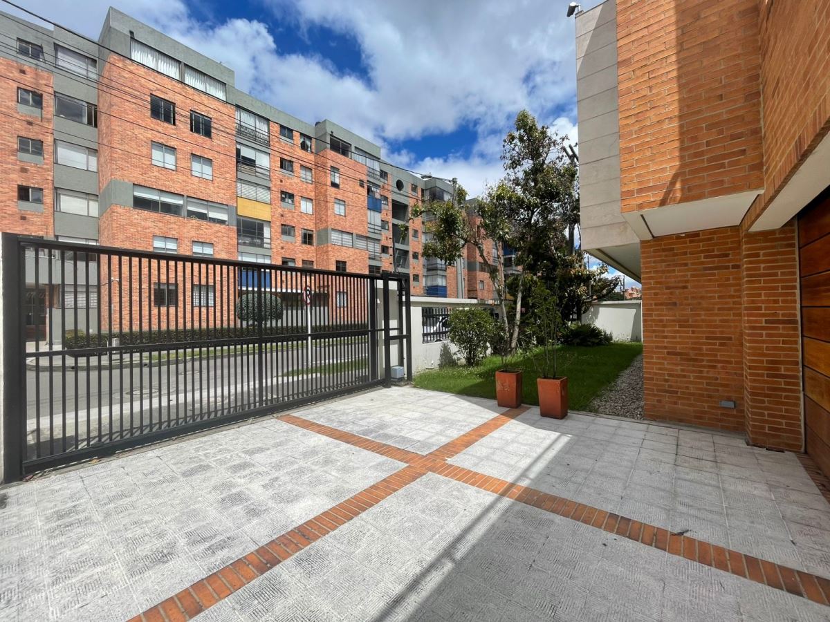 Casa en Arriendo - Bogota, ALHAMBRA 6053