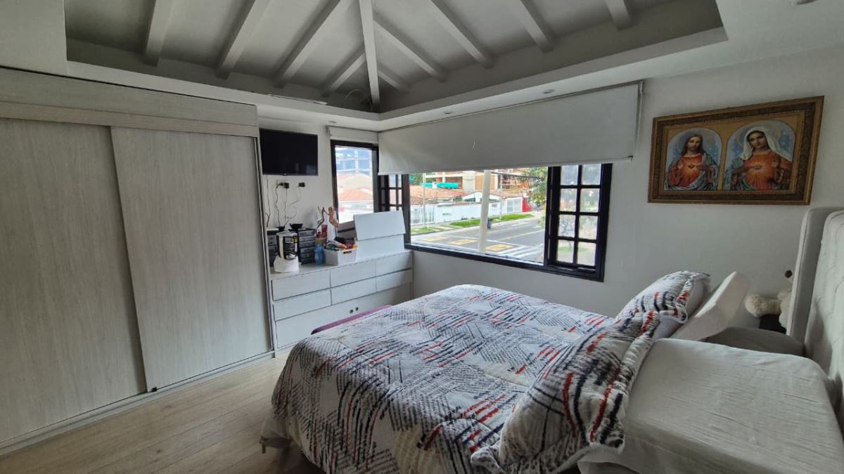 Casa en Arriendo - Bogota, LOS CEDROS 5899