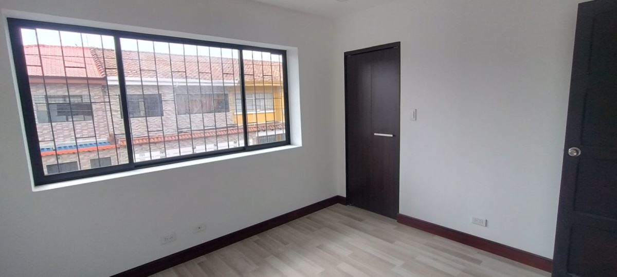 Casa en Venta - Bogota, POPULAR MODELO 4098