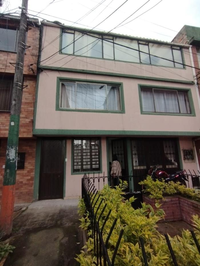 Casa en Venta - Bogota, GRATAMIRA 4075