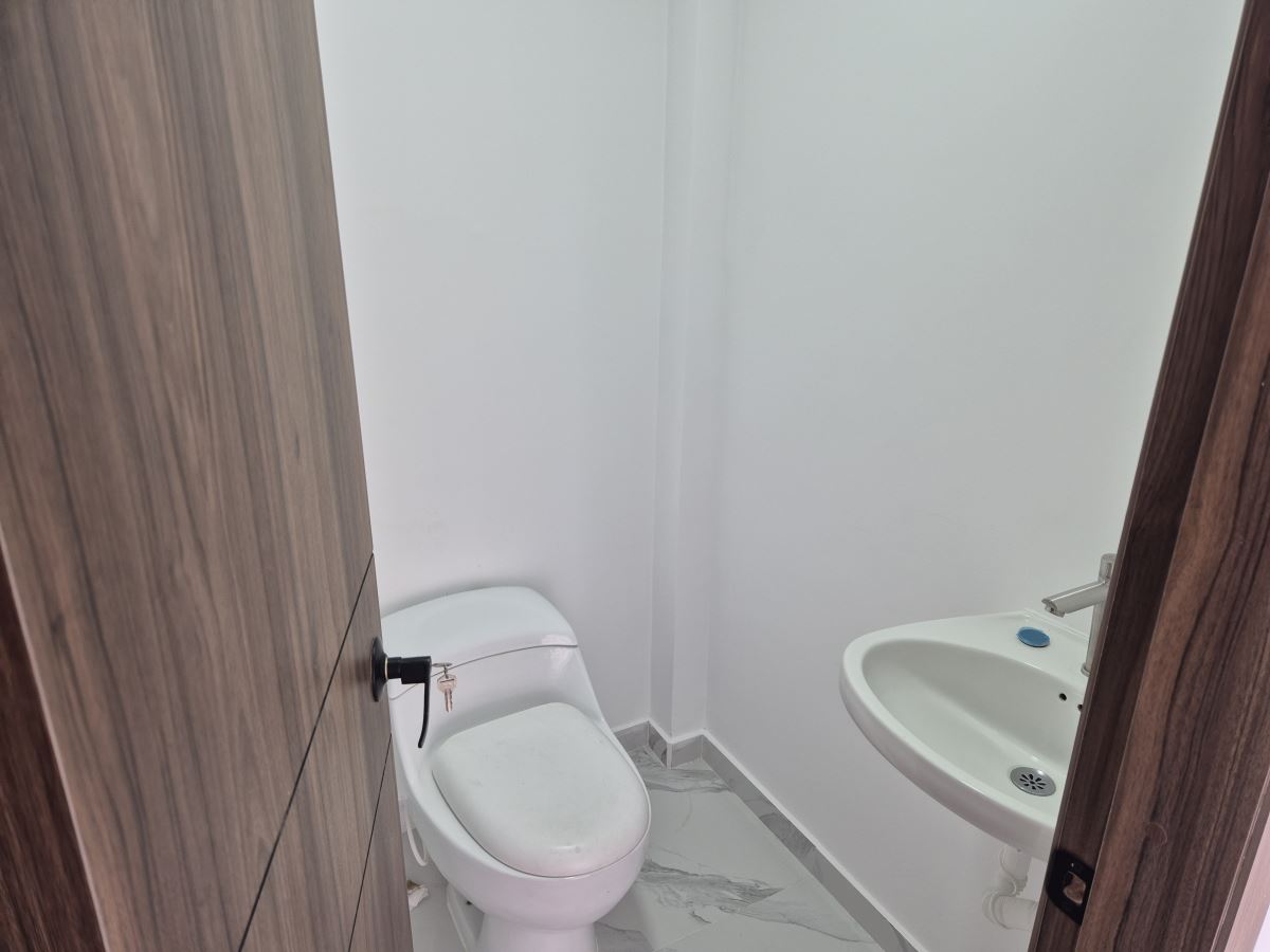 Local en Arriendo - Bogota, LOS CEDROS 5238