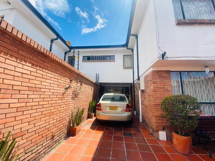 Casa en Venta - Bogota, EL CONTADOR 2384