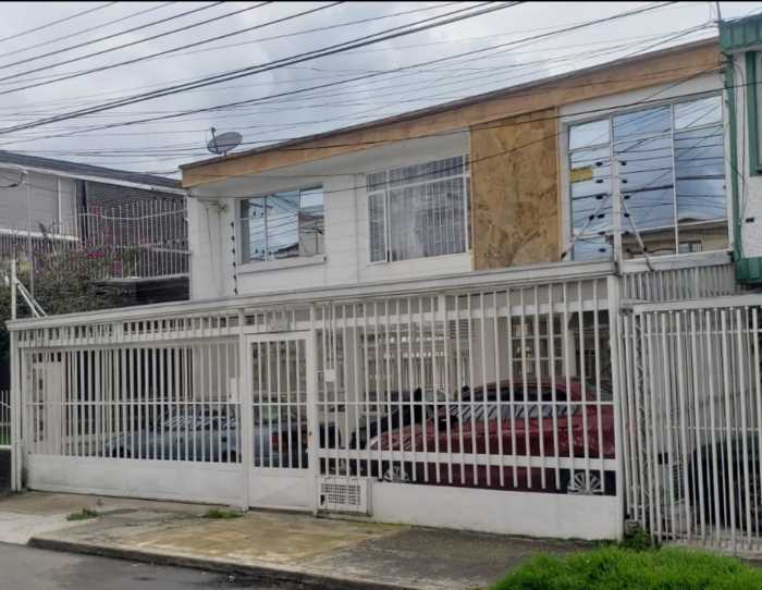 Casa en Venta - Bogota, NORMANDÍA 1498