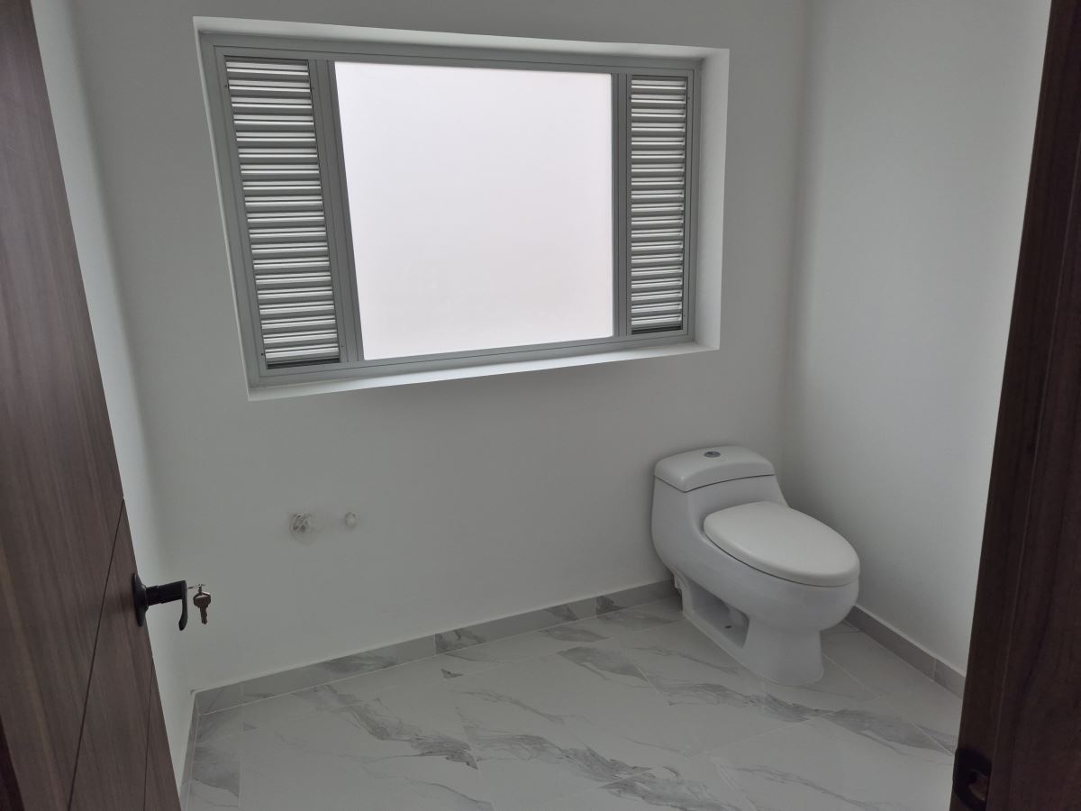 Local en Arriendo - Bogota, LOS CEDROS 5238