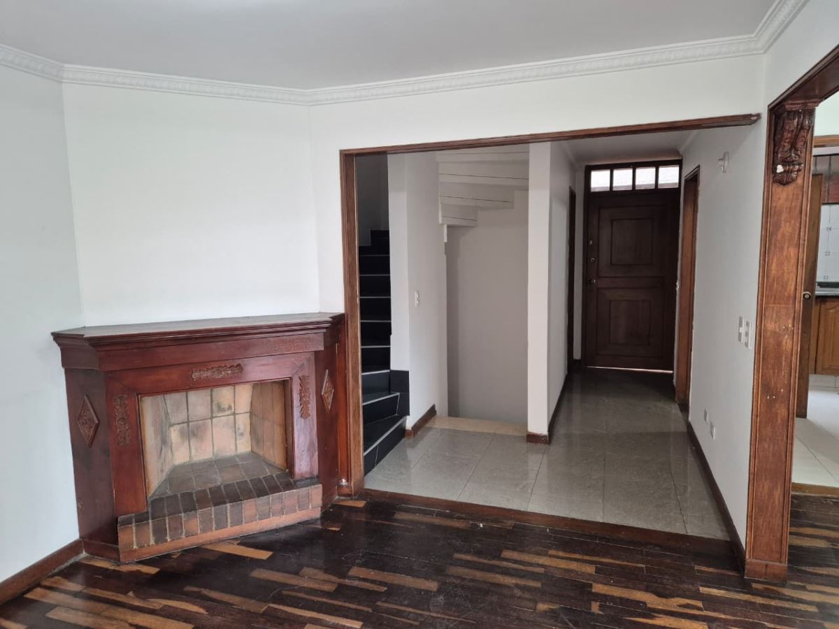 Casa en Arriendo - Bogota, CEDRITOS 5154