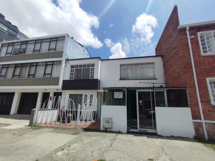 Casa en Venta - Bogota, SANTA BÁRBARA 1998