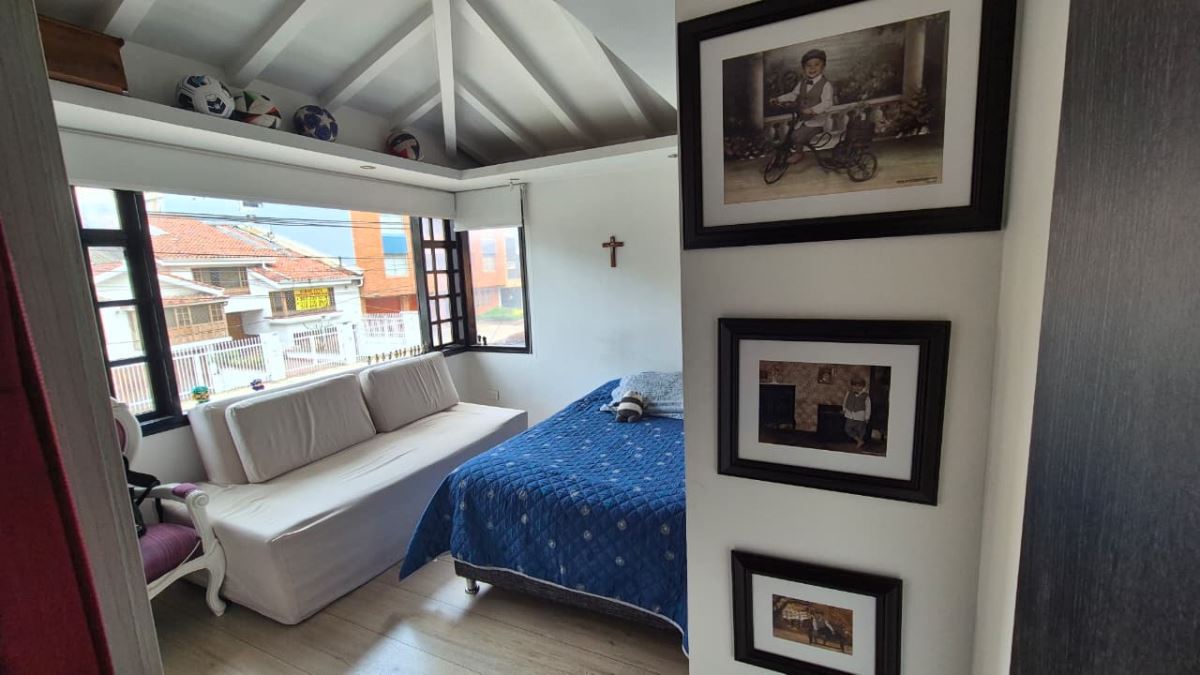 Casa en Arriendo - Bogota, LOS CEDROS 5899
