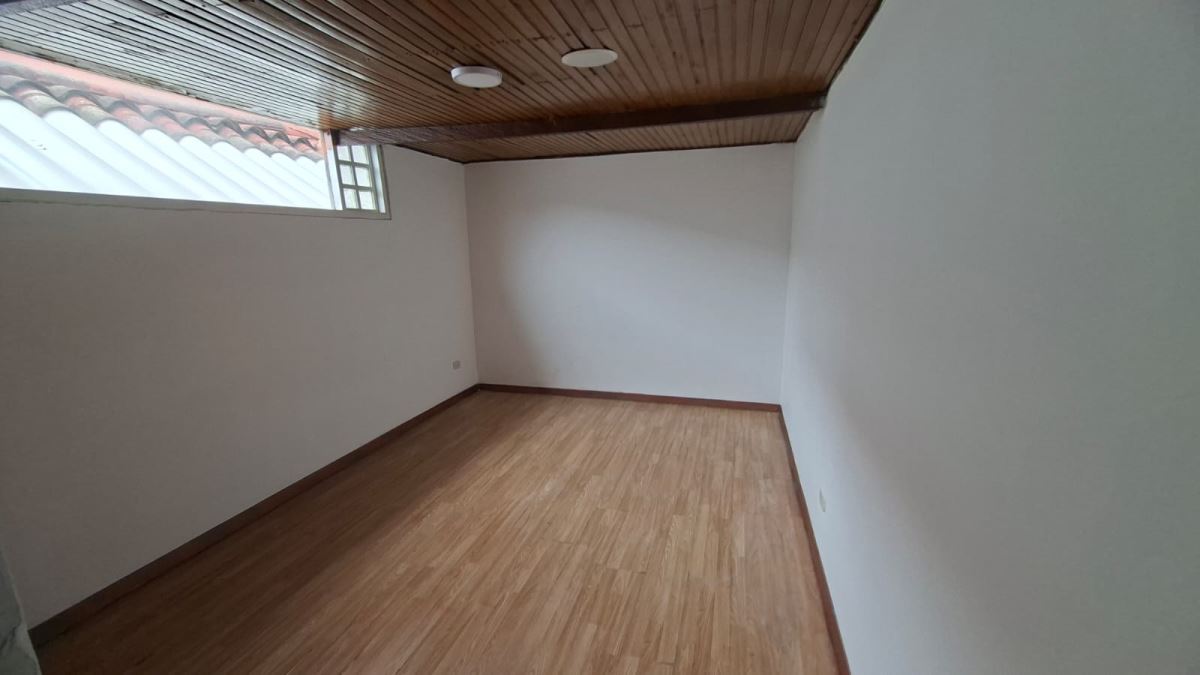 Casa en Arriendo - Bogota, SANTA PAULA 5180