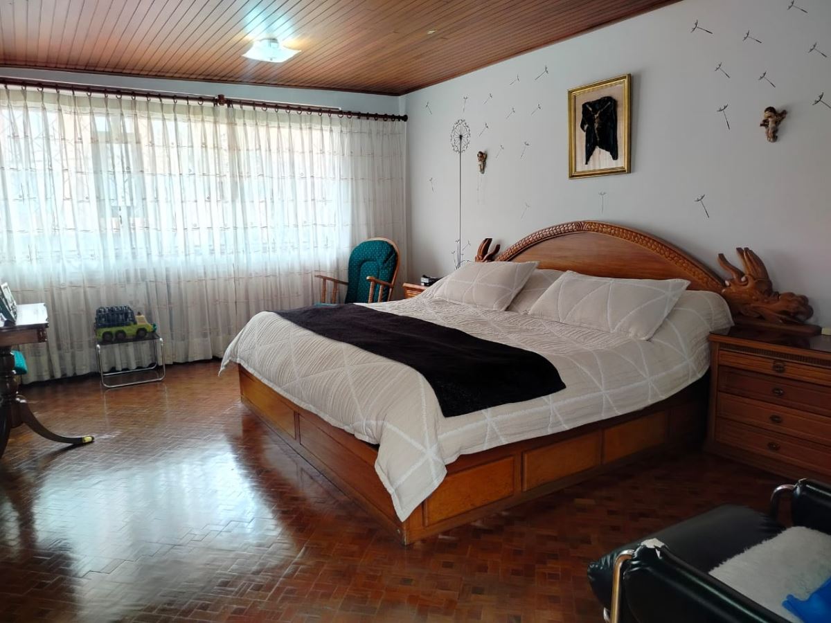 Casa en Venta - Bogota, SANTA BIBIANA 4977