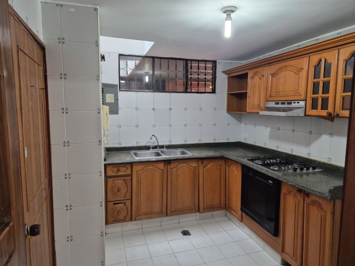 Casa en Arriendo - Bogota, CEDRITOS 5154
