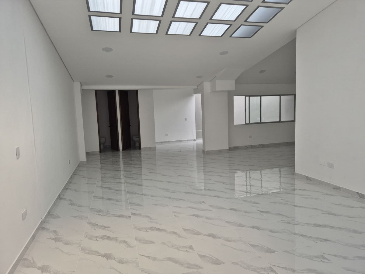 Local en Arriendo - Bogota, LOS CEDROS 5238