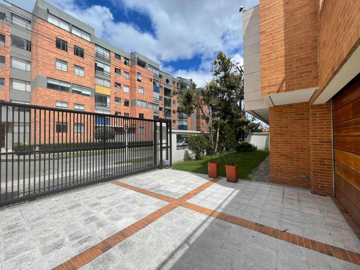 Casa en Arriendo - Bogota, ALHAMBRA 6053