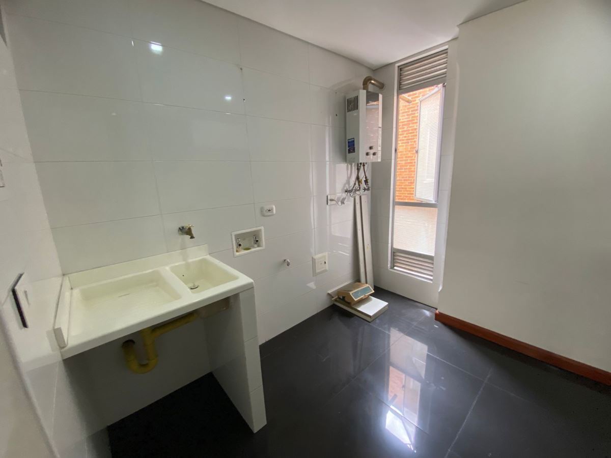 Apartamento en Arriendo - Bogota, SANTA BÁRBARA 4974