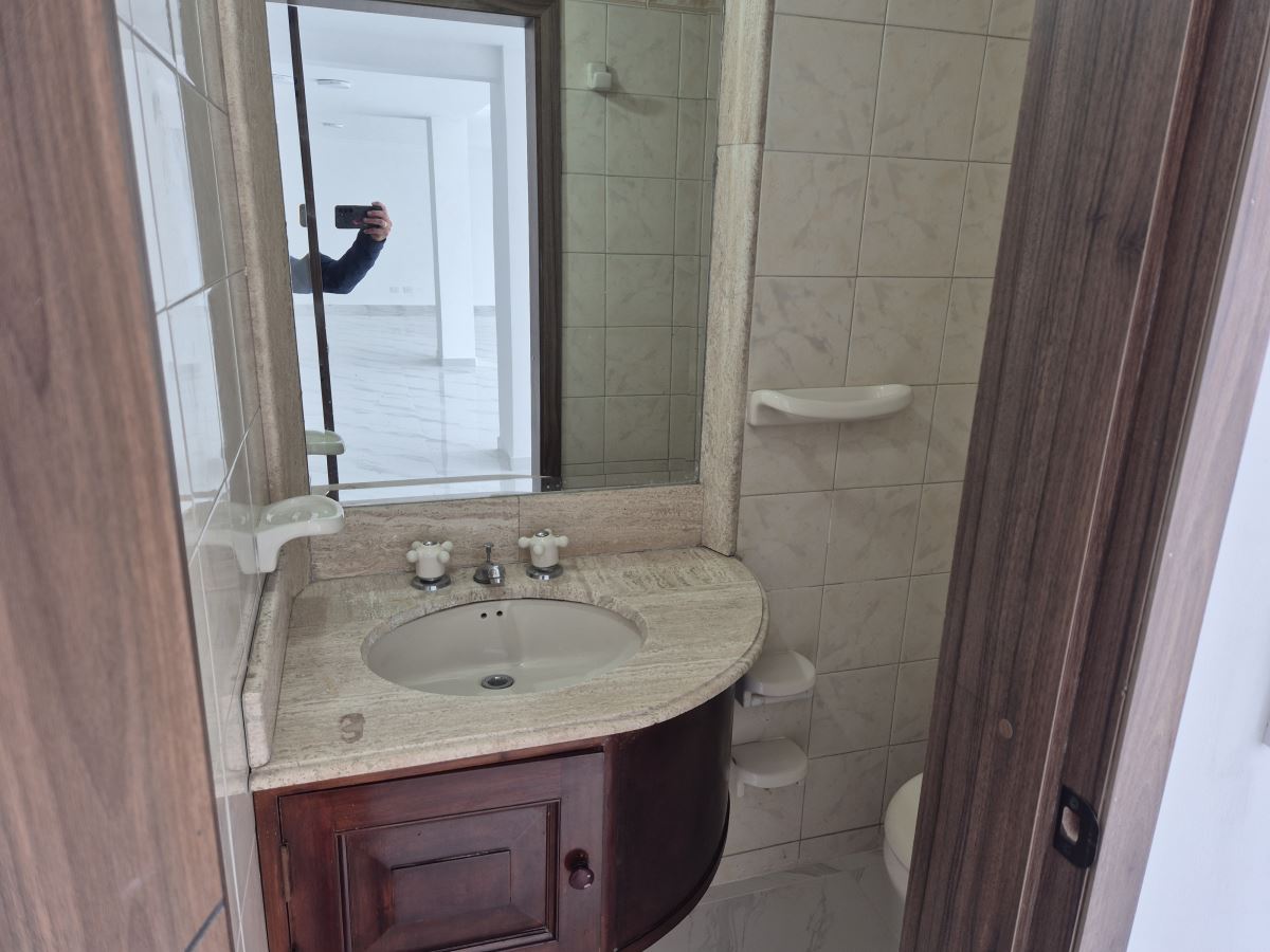 Local en Arriendo - Bogota, LOS CEDROS 5238