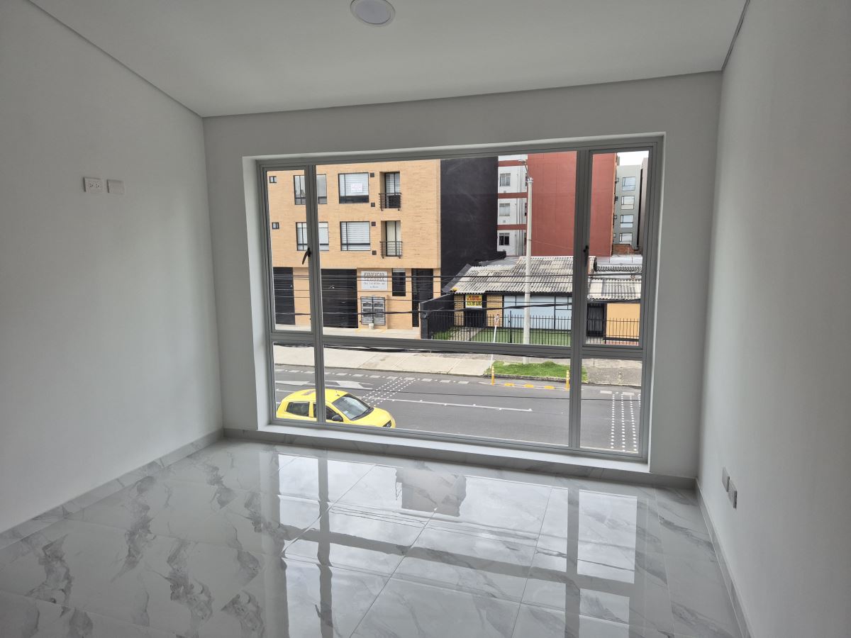 Local en Arriendo - Bogota, LOS CEDROS 5238