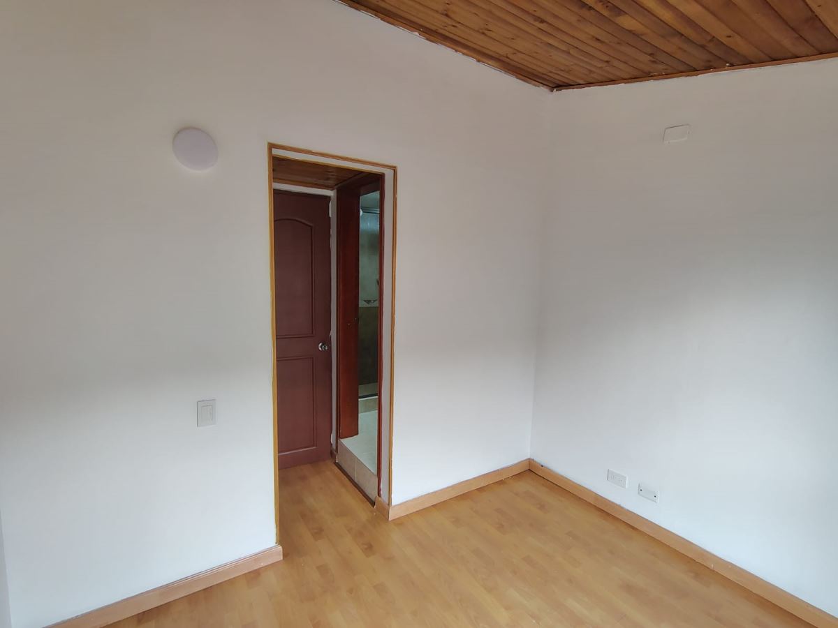 Casa en Venta - Bogota, VILLA ALSACIA 5784