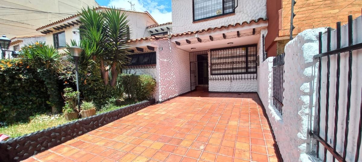 Casa en Arriendo - Bogota, SANTA PAULA 4689
