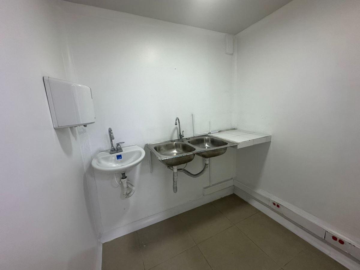 Local en Arriendo - Bogota, QUINTA PAREDES 4684