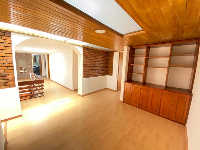 Casa en Arriendo - Bogota, NIZA 2687