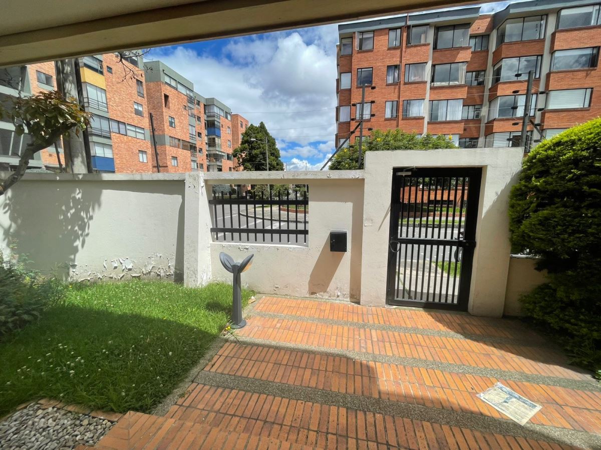 Casa en Arriendo - Bogota, ALHAMBRA 6053
