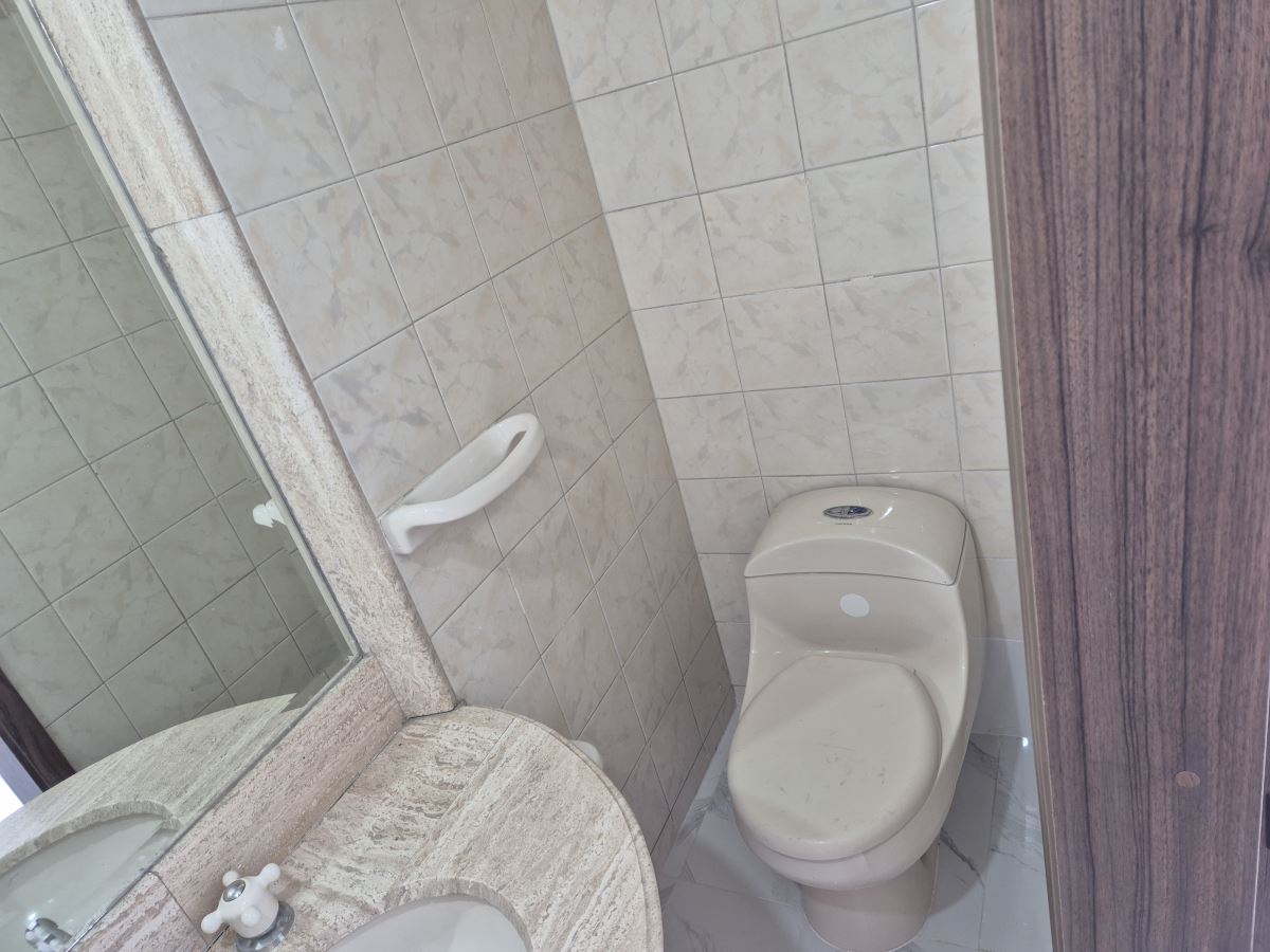 Local en Arriendo - Bogota, LOS CEDROS 5238