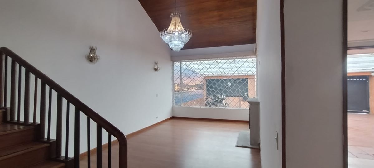 Casa en Arriendo - Bogota, ALHAMBRA 3859