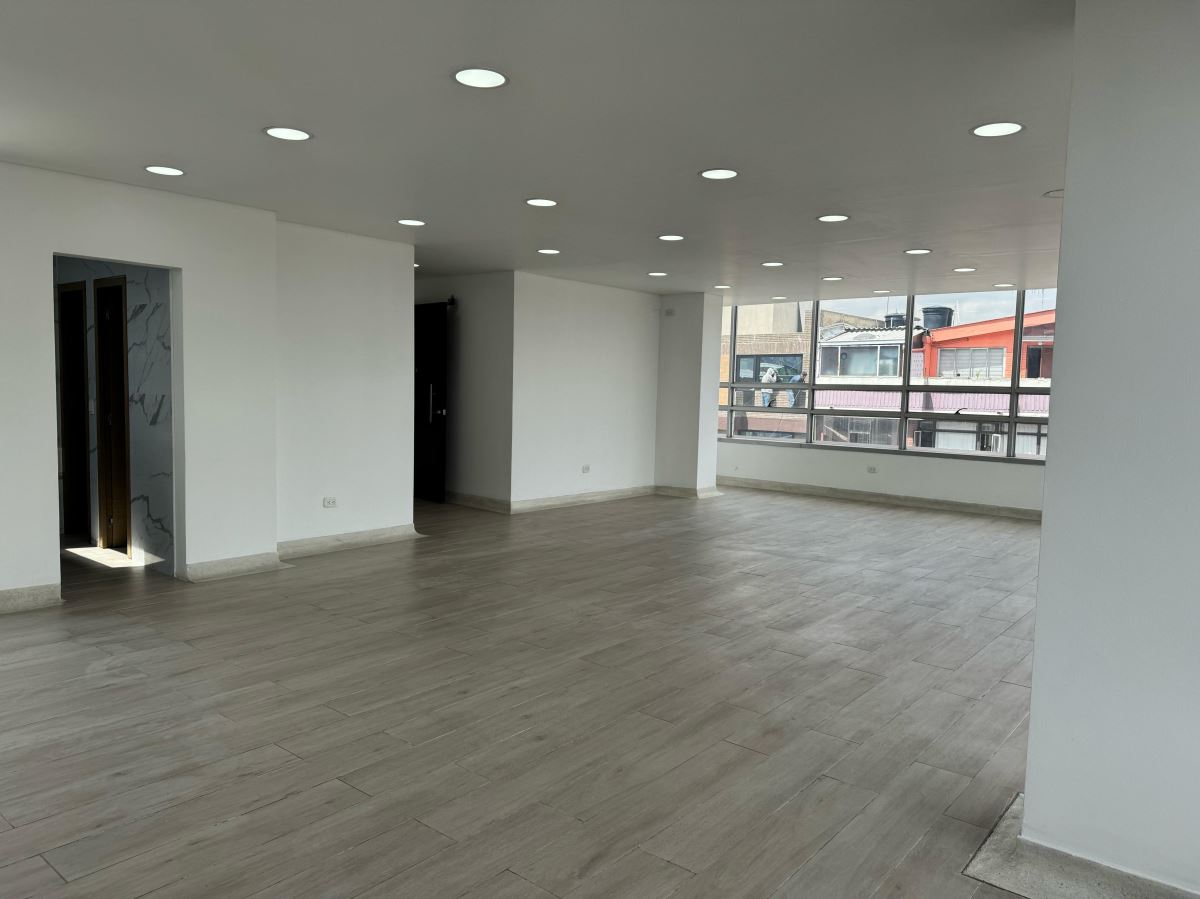 Oficina en Arriendo - Bogota, GALERÍAS 3898