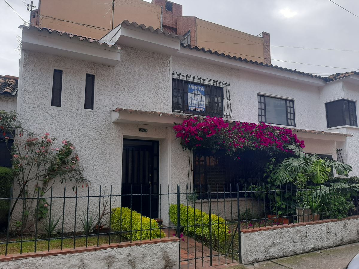 Casa en Venta - Bogota, POPULAR MODELO 2492