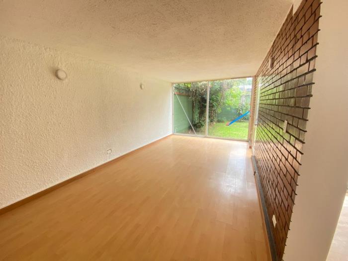 Casa en Arriendo - Bogota, NIZA 2687