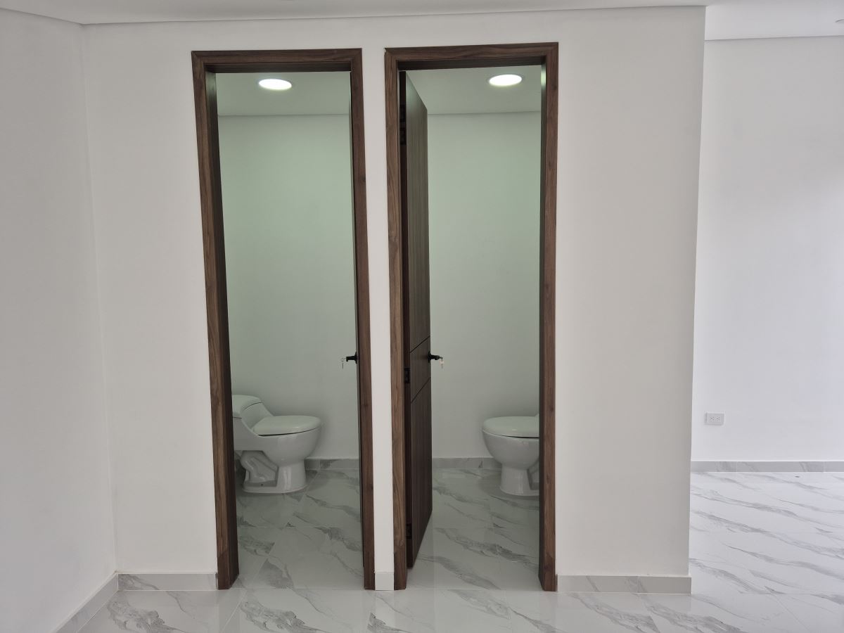 Local en Arriendo - Bogota, LOS CEDROS 5238