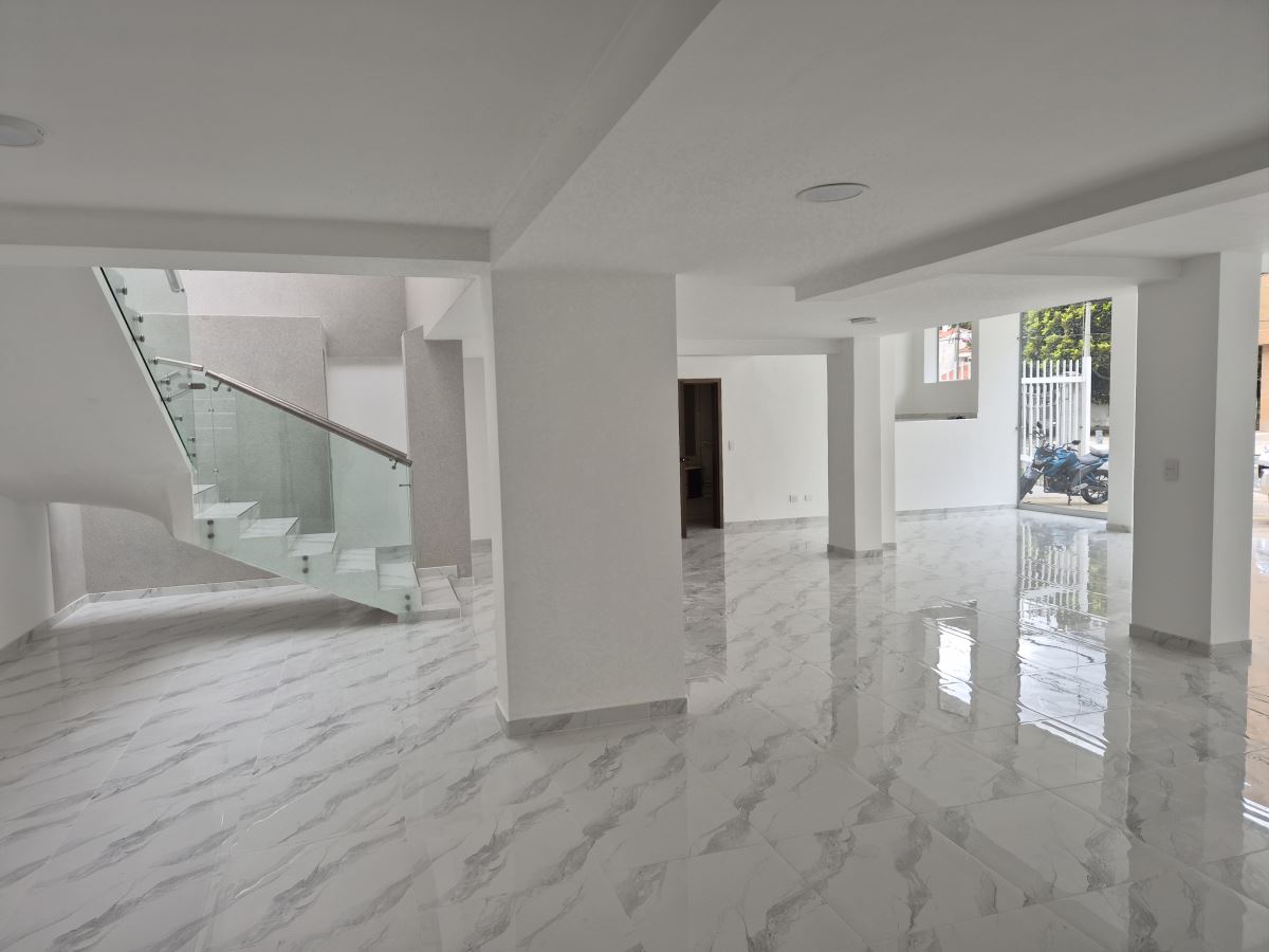 Local en Arriendo - Bogota, LOS CEDROS 5238