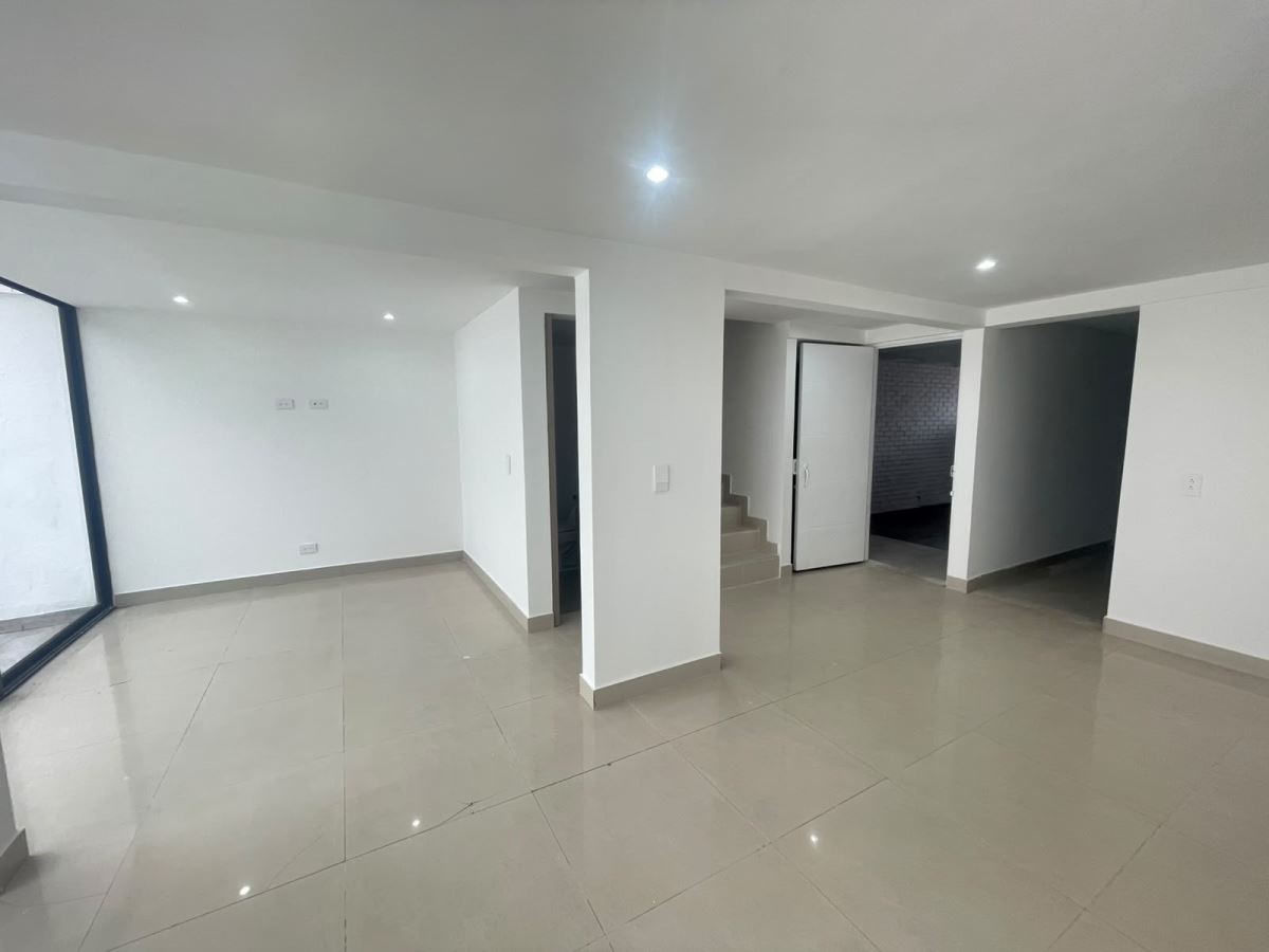 Casa en Arriendo - Bogota, PONTEVEDRA 6328