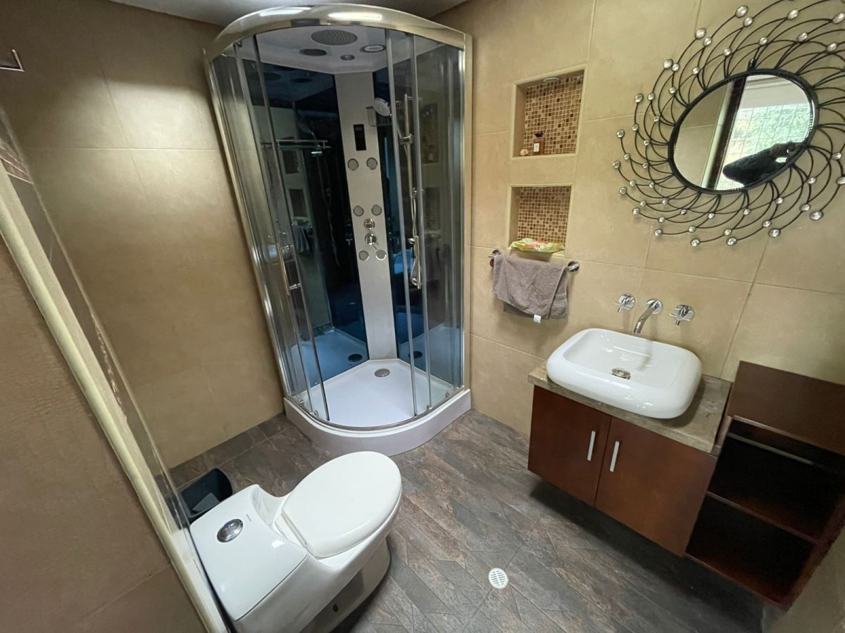 Casa en Venta - Bogota, LA ESMERALDA 5220