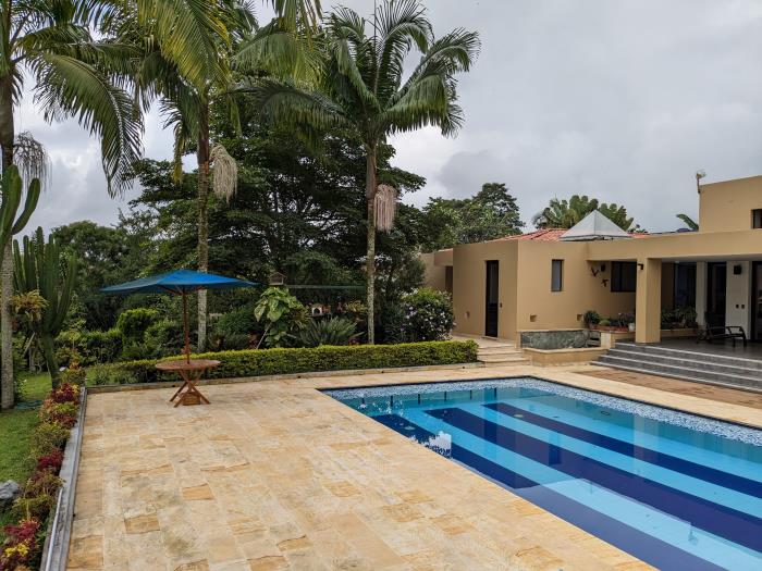 Casa en Venta - Silvania,  2267