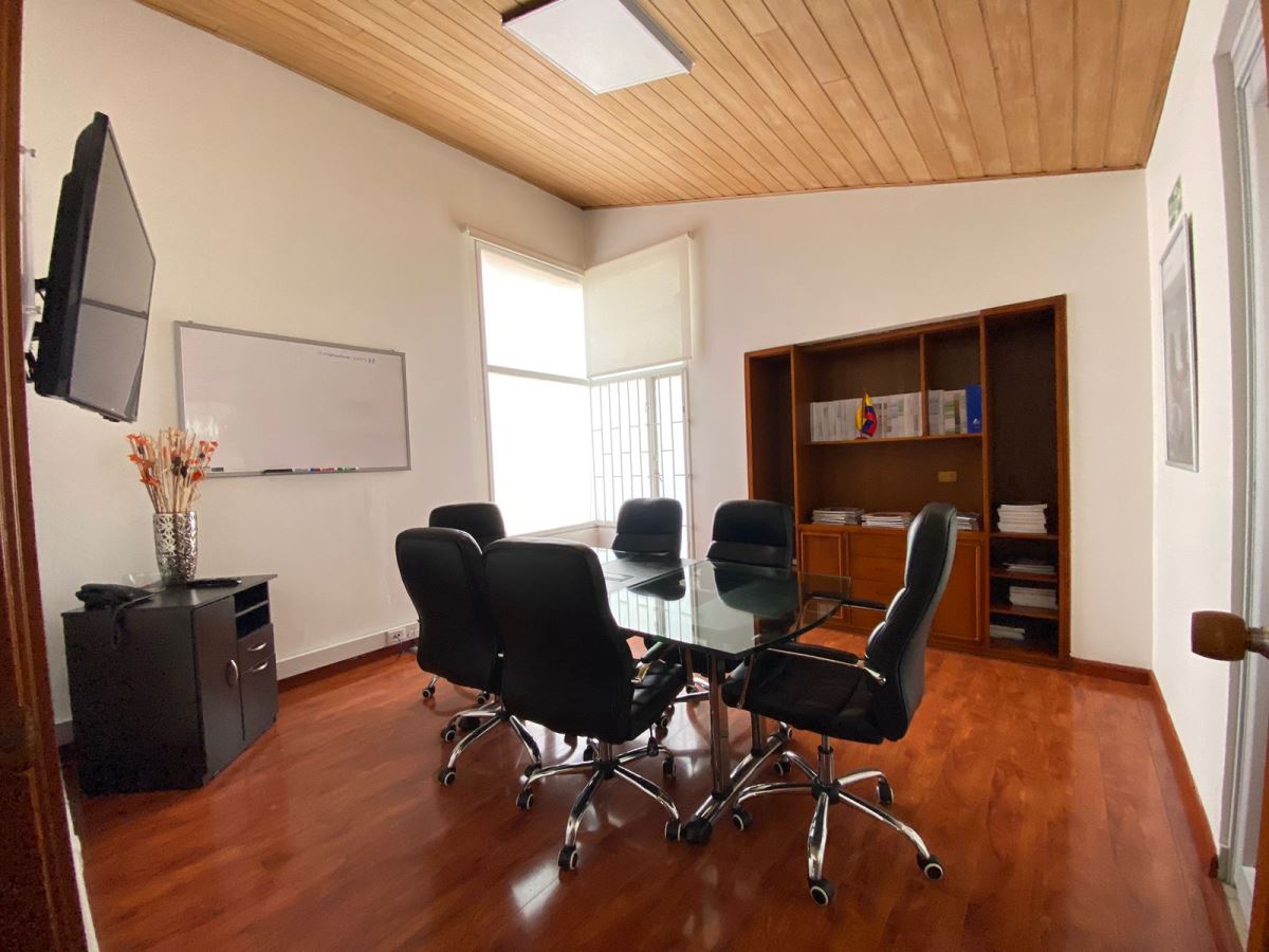 Casa en Arriendo - Bogota, SANTA BÁRBARA 3360