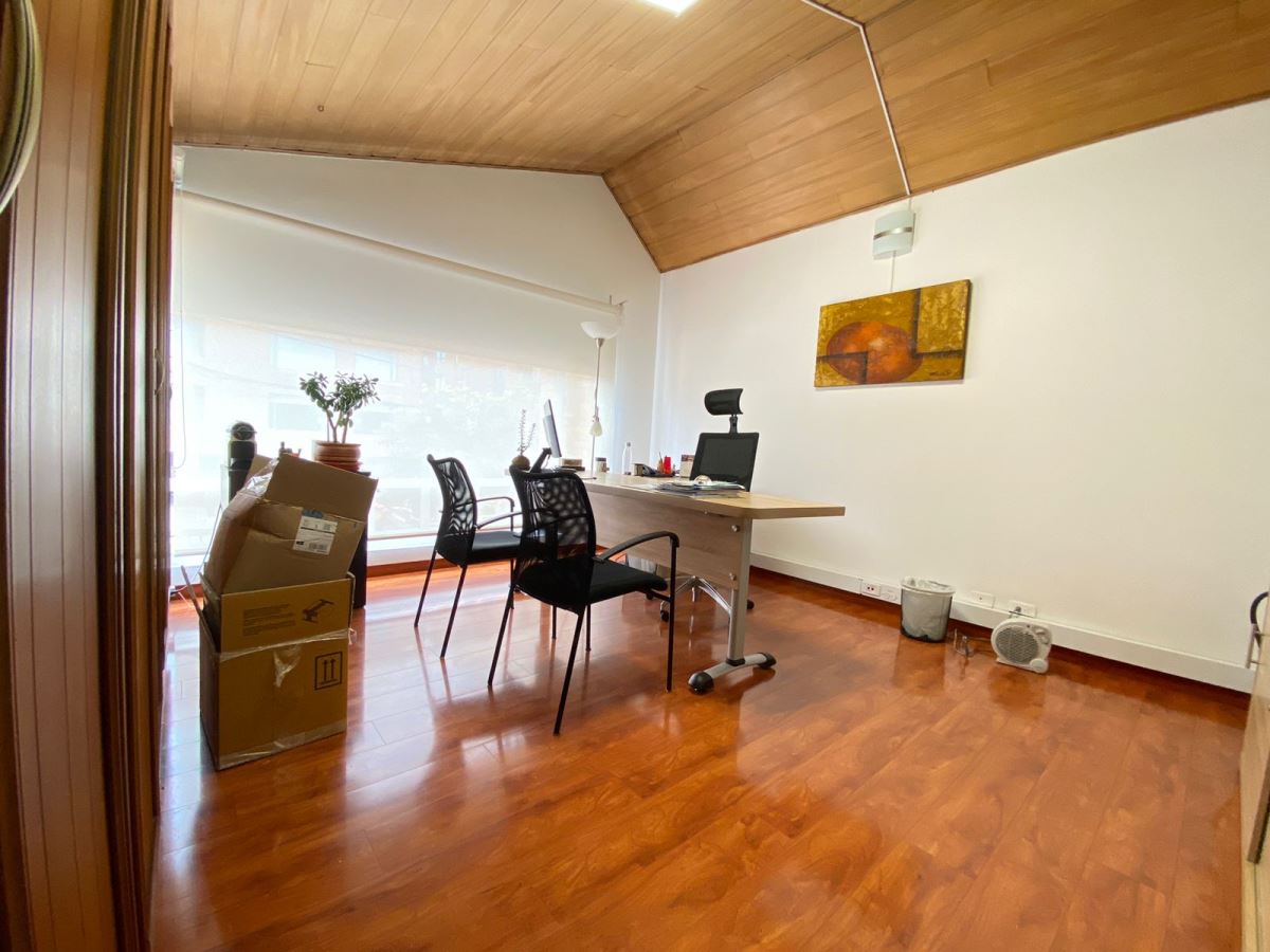 Casa en Arriendo - Bogota, SANTA BÁRBARA 3360