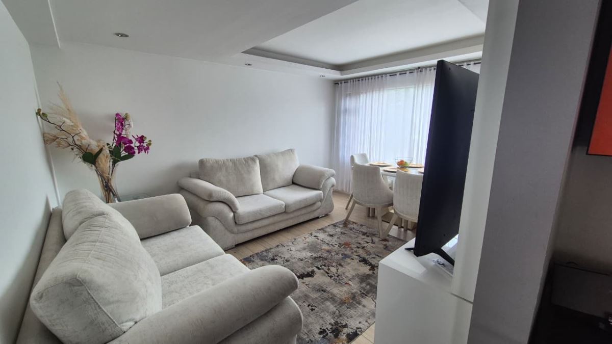 Casa en Arriendo - Bogota, LOS CEDROS 5899