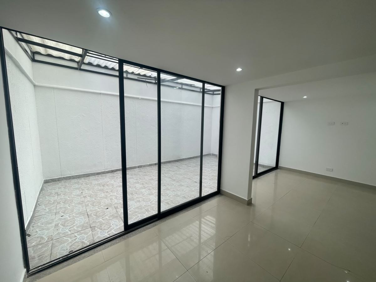 Casa en Arriendo - Bogota, PONTEVEDRA 6328