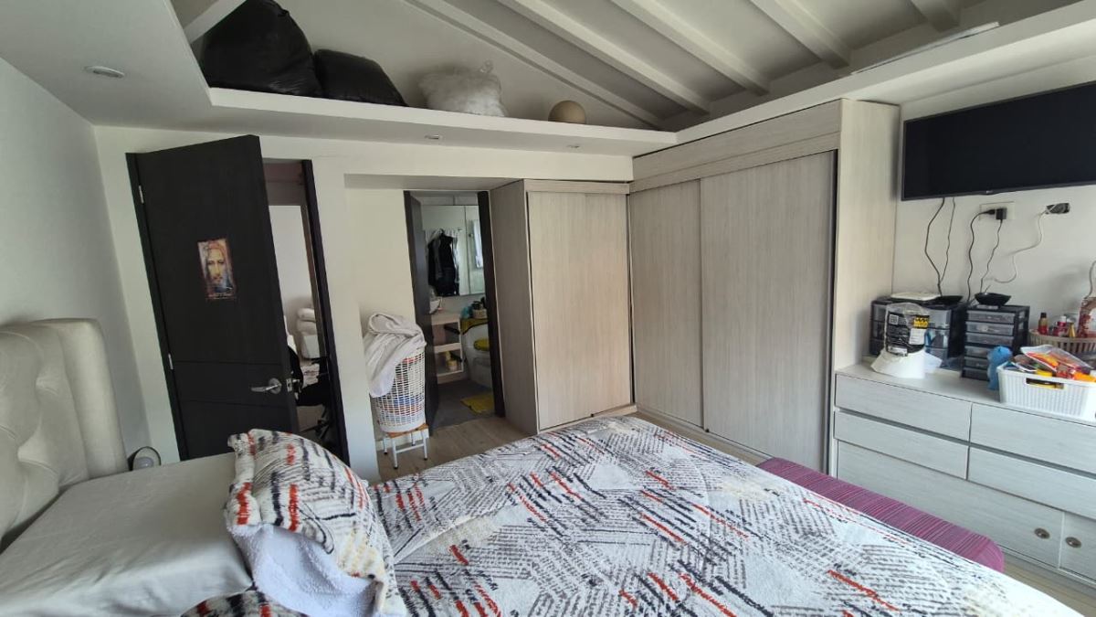 Casa en Arriendo - Bogota, LOS CEDROS 5899