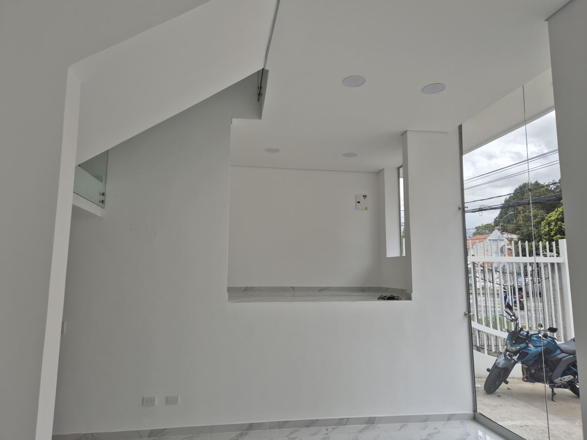 Local en Arriendo - Bogota, LOS CEDROS 5238